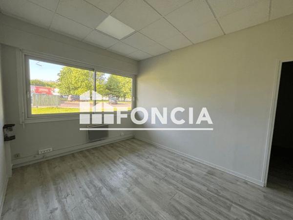 Location Local commercial 1 pièce 26.4 m² - PLACE FRANCOIS QUESNAY Niort 79000