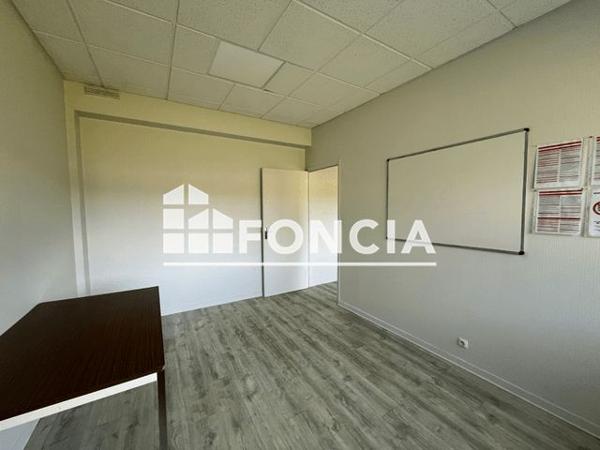 Location Local commercial 1 pièce 26.4 m² - PLACE FRANCOIS QUESNAY Niort 79000