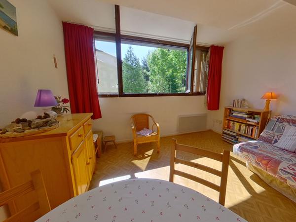 04400 LE SAUZE GRAND STUDIO (CAVE ET PARKING PRIVATIF)