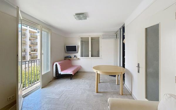 Appartement à vendre    1 pièce •  Saint-Raphaël