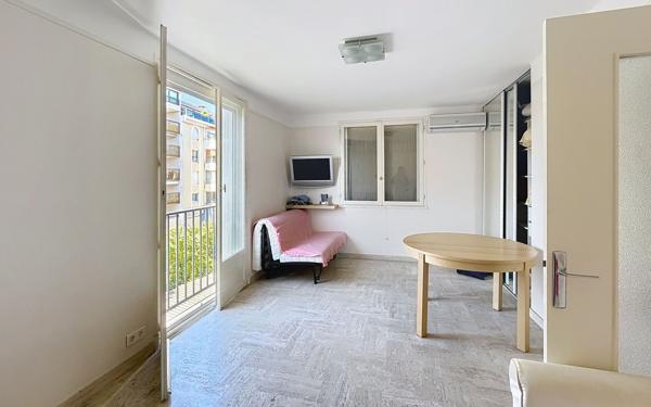 Appartement à vendre    1 pièce •  Saint-Raphaël