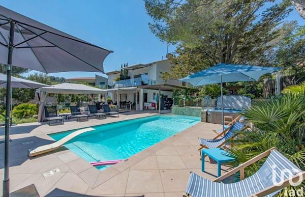 Maison 11 pièces de 308 m² à SAINT-AYGULF (83370)