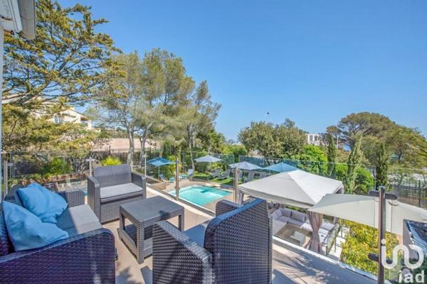 Maison 11 pièces de 308 m² à SAINT-AYGULF (83370)