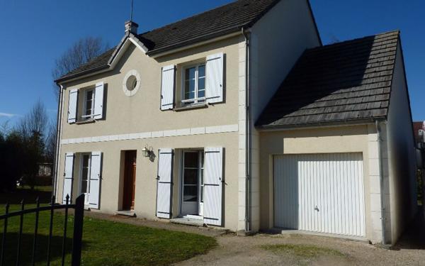 Maison à louer    5 pièces •  Saint-Denis-en-Val