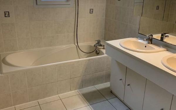 Maison à louer    5 pièces •  Saint-Denis-en-Val