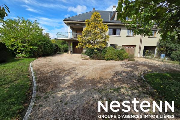 VENISSIEUX - LIMITE SAINT FONS - MAISON 300 M² HABITABLE - TERRAIN - PROXIMITE COMERCES - ECOLES - COLLEGES - TRAMWAY - BUS - GARE -COMPLEXES SPORTIFS - AXES ROUTIERS