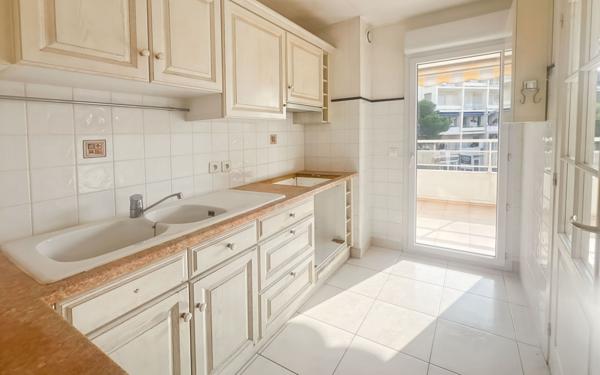 Appartement à vendre    3 pièces • 63,43 m2 Saint-Raphaël