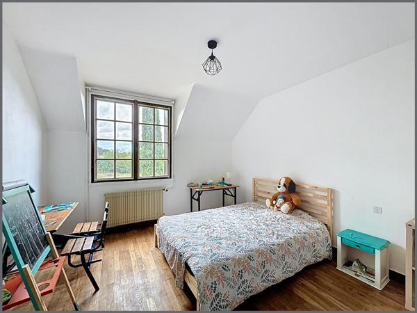 Grande propriété avec 3 logements distincts pouvant être regroupés en un seul logement