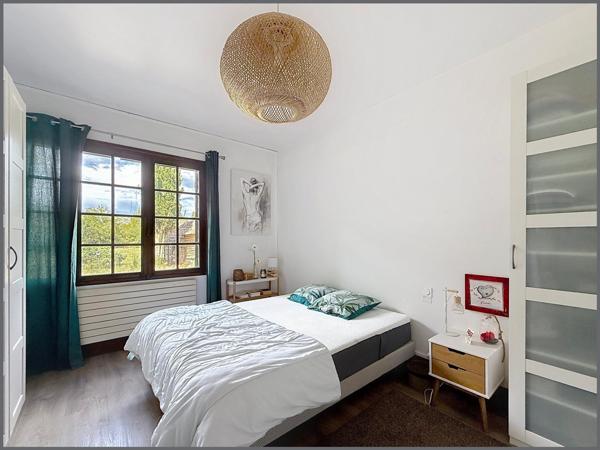 Grande propriété avec 3 logements distincts pouvant être regroupés en un seul logement