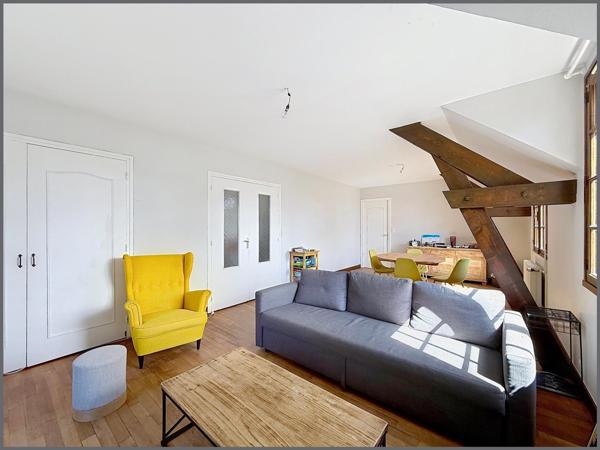 Grande propriété avec 3 logements distincts pouvant être regroupés en un seul logement