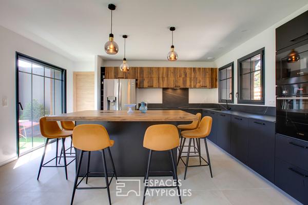 Lignes modernes à deux pas de l’océan et du centre ville