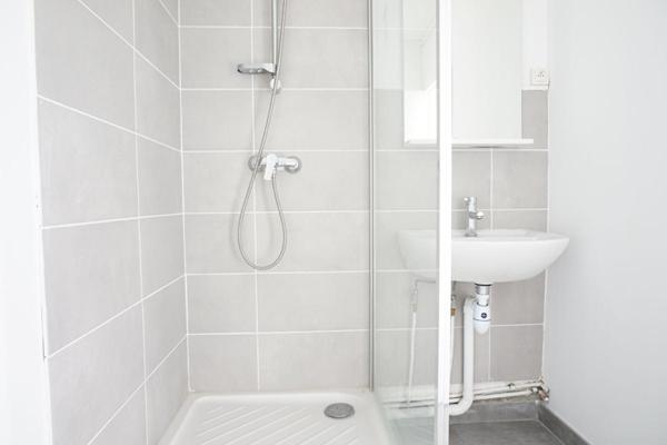 Firminy 42700 hyper centre Appartement traversant 67 m² 2 chambres