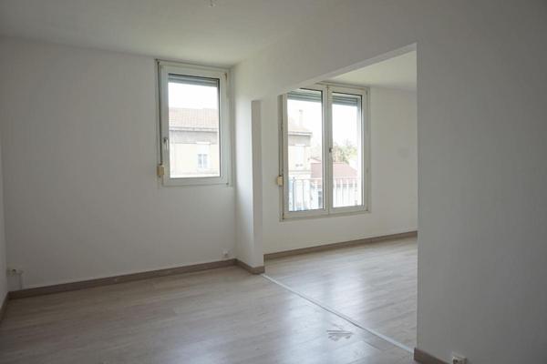Firminy 42700 hyper centre Appartement traversant 67 m² 2 chambres