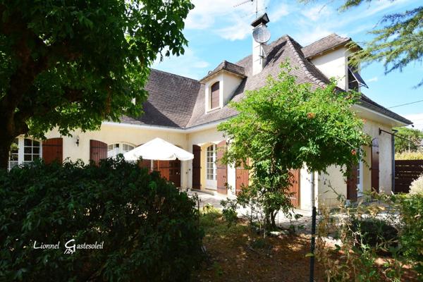 Périgourdine idéalement située 5 chambres sur un beau terrain Paysager à Pineuilh (33)