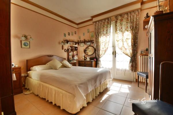 Périgourdine idéalement située 5 chambres sur un beau terrain Paysager à Pineuilh (33)