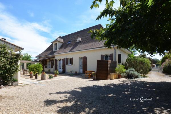 Périgourdine idéalement située 5 chambres sur un beau terrain Paysager à Pineuilh (33)