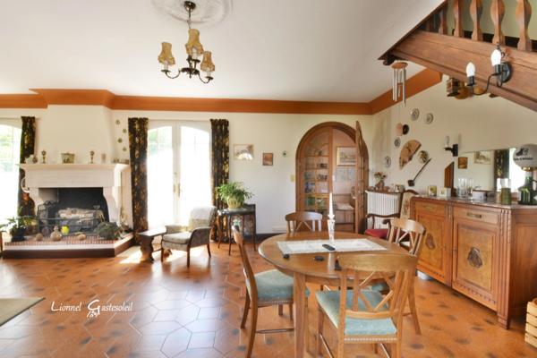 Périgourdine idéalement située 5 chambres sur un beau terrain Paysager à Pineuilh (33)