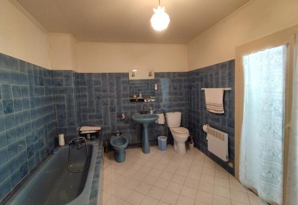 Charente, Luxé. Maison 142 m², 3 chambres, jardin et grange.