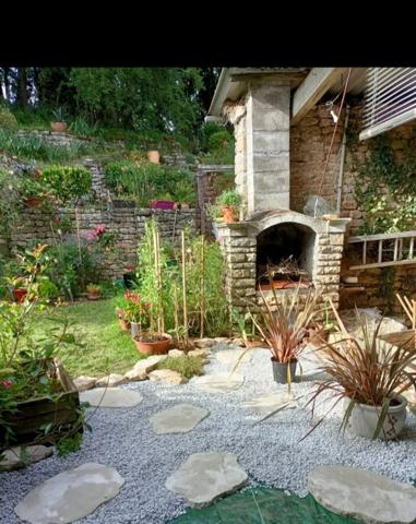 Charente, Luxé. Maison 142 m², 3 chambres, jardin et grange.