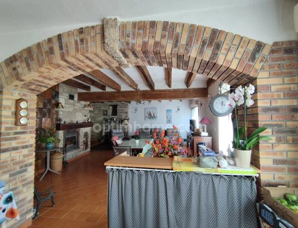 Charente, Luxé. Maison 142 m², 3 chambres, jardin et grange.