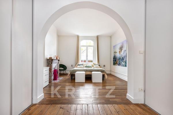 DEMEURE BOURGEOISE rénovée en centre-ville