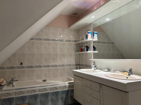 Maison spacieuse dans un quartier résidentiel!