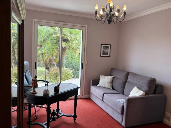 Maison spacieuse dans un quartier résidentiel!