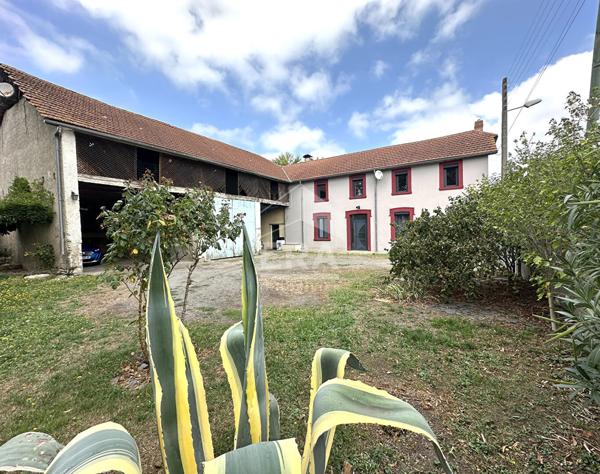 Corps de ferme 7 pièces à vendre au centre de Tarbes.