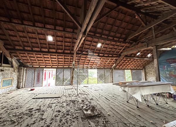 Corps de ferme 7 pièces à vendre au centre de Tarbes.