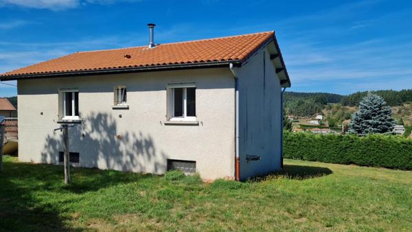 Riotord 43220 villa élevée sur sous-sol complet entièrement rénovée entre 2019 et 2026 70,47 m² habitables 2 chambres sur 1475m² de terrain