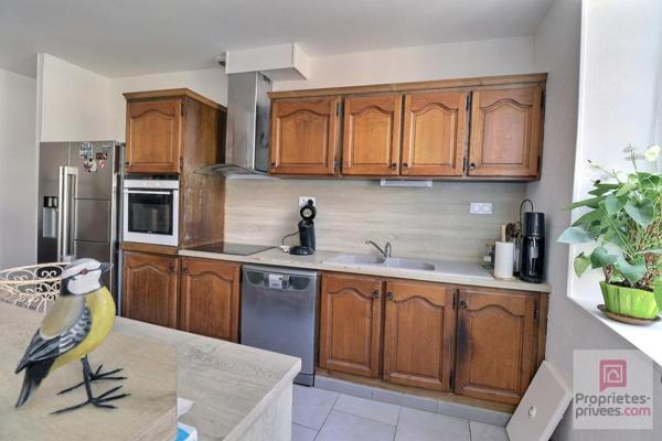 Deux Maisons 7 pièces dont 1 entièrement rénovée avec garage, dépendances + une autre maison attenante à rénover totalement