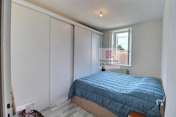 Deux Maisons 7 pièces dont 1 entièrement rénovée avec garage, dépendances + une autre maison attenante à rénover totalement