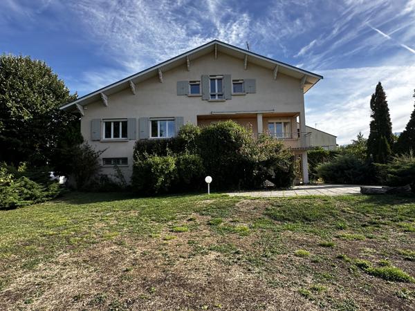 Maison comprenant un terrain divisible et constructible
