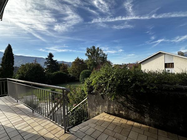 Maison comprenant un terrain divisible et constructible