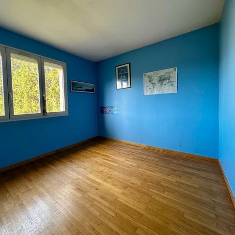Maison comprenant un terrain divisible et constructible