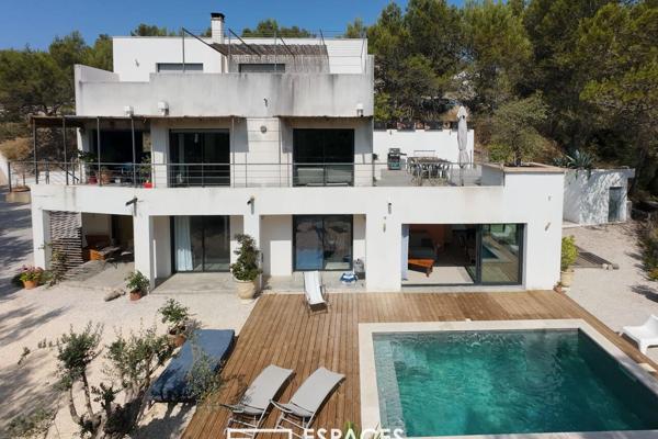 Maison contemporaine à l’orée de la pinède