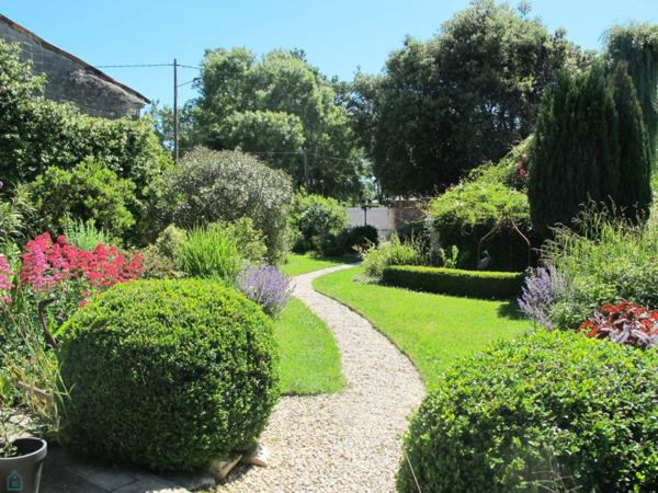 ANCIENNE CLOSERIE, 10 PIECES, 355 M²