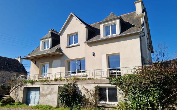 Maison à vendre    5 pièces •  Locquirec