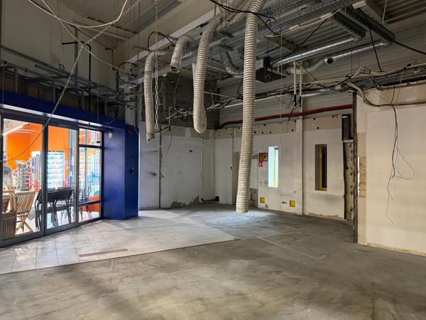 Emplacement n°1 galerie Leclerc Masevaux : local de 170 m² avec très belle visibilité, pour toute activité