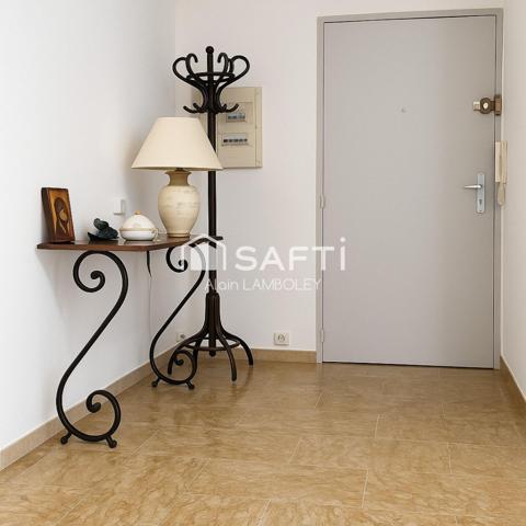 Appartement T4 de 80 m2 à Port-de-Bouc,résidence les Tamaris.