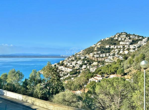 Exclusivité Roses – Magnifique villa vue mer, plage 600m