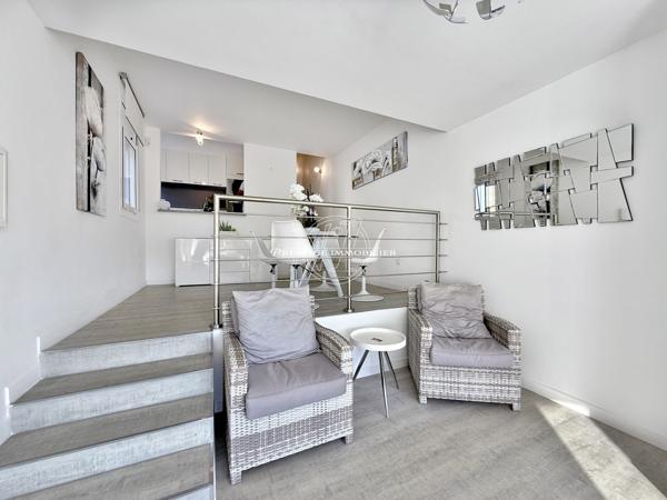 Exclusivité Roses – Magnifique villa vue mer, plage 600m