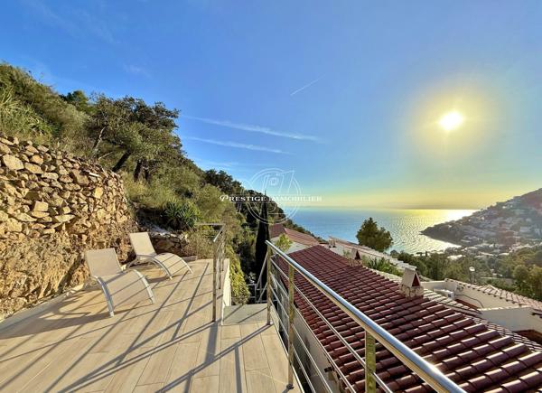 Exclusivité Roses – Magnifique villa vue mer, plage 600m