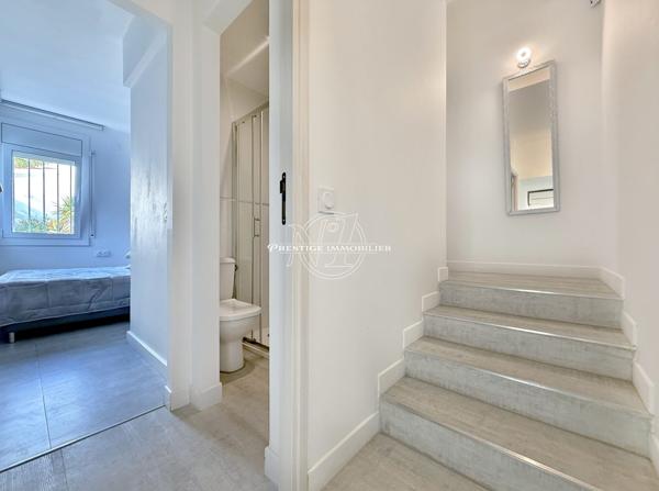 Exclusivité Roses – Magnifique villa vue mer, plage 600m