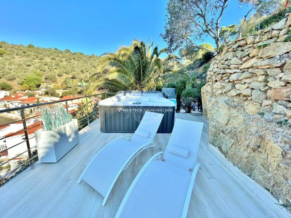 Exclusivité Roses – Magnifique villa vue mer, plage 600m