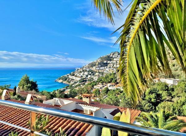 Exclusivité Roses – Magnifique villa vue mer, plage 600m