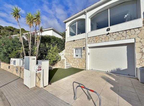 Exclusivité Roses – Magnifique villa vue mer, plage 600m