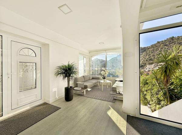 Exclusivité Roses – Magnifique villa vue mer, plage 600m