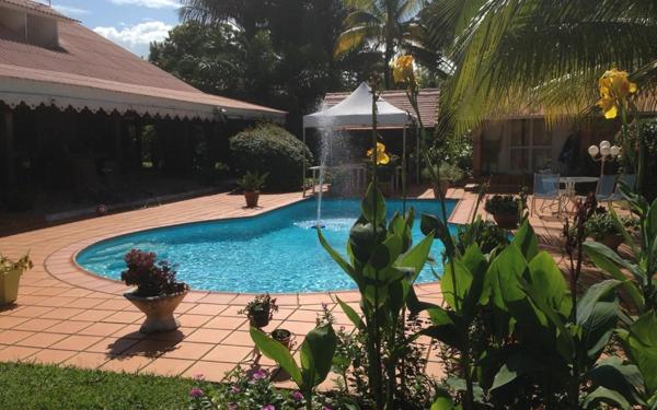 Maison à vendre    6 pièces •  Remire-Montjoly