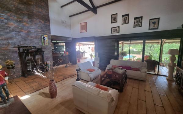 Maison à vendre    6 pièces •  Remire-Montjoly